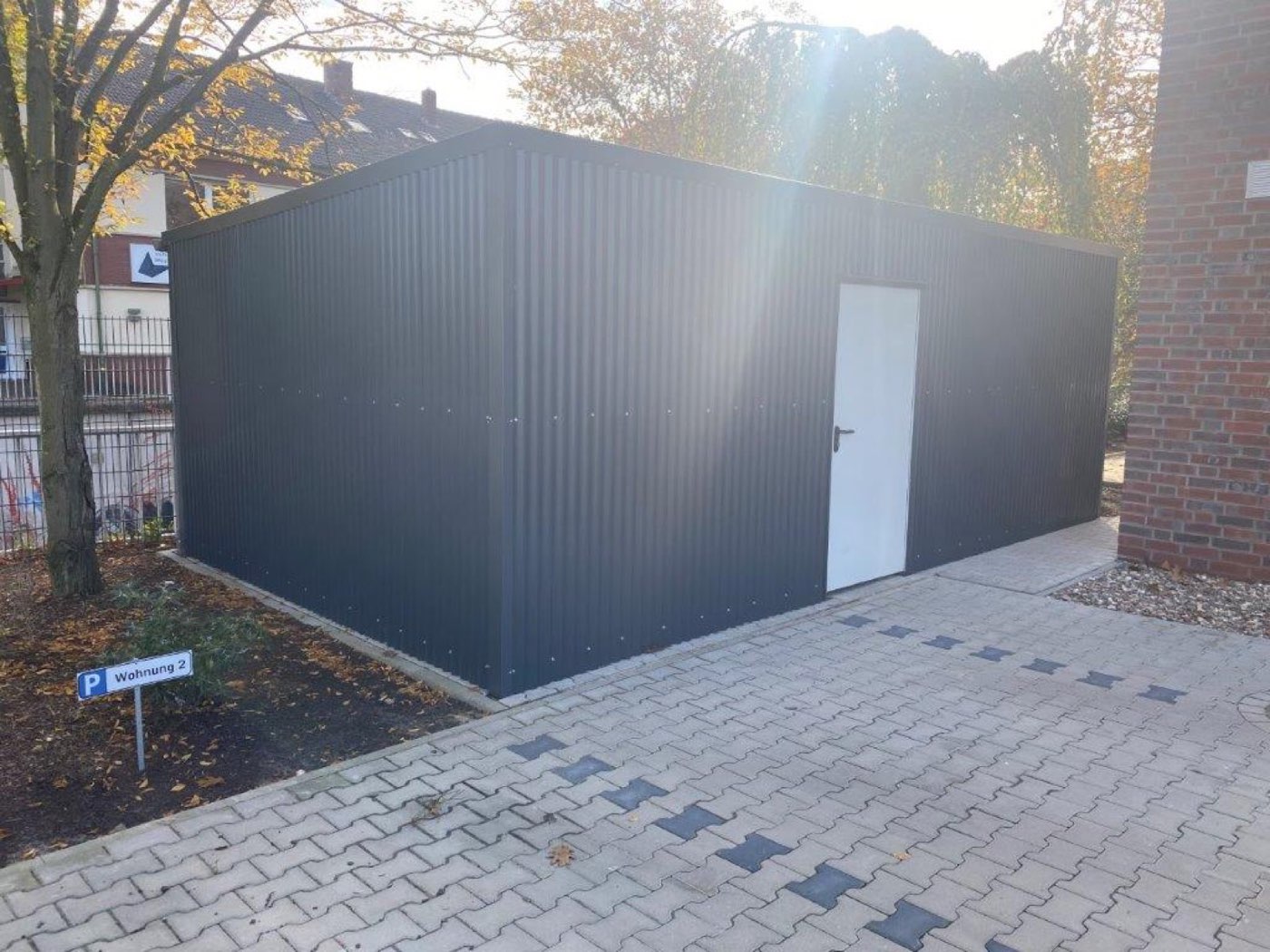 Blechgarage aus Trapezblech mit Tür