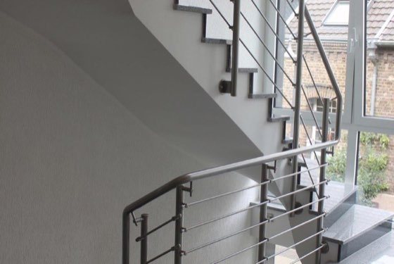 Stahltreppe mit Geländer